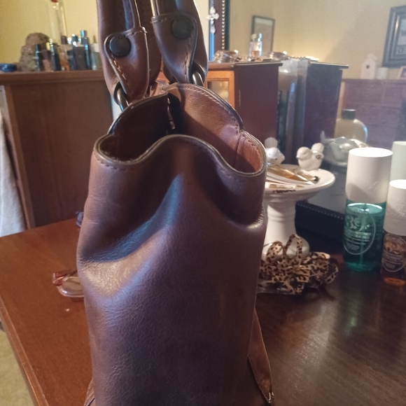 SOLD Frye cognac purse 👛 😍 SOLD - Picture 6 of 12